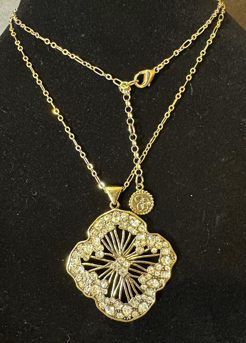 Jessica Simpson Gold Tone Starburst Quatrefoil Clover Pendant Necklace Long 32"